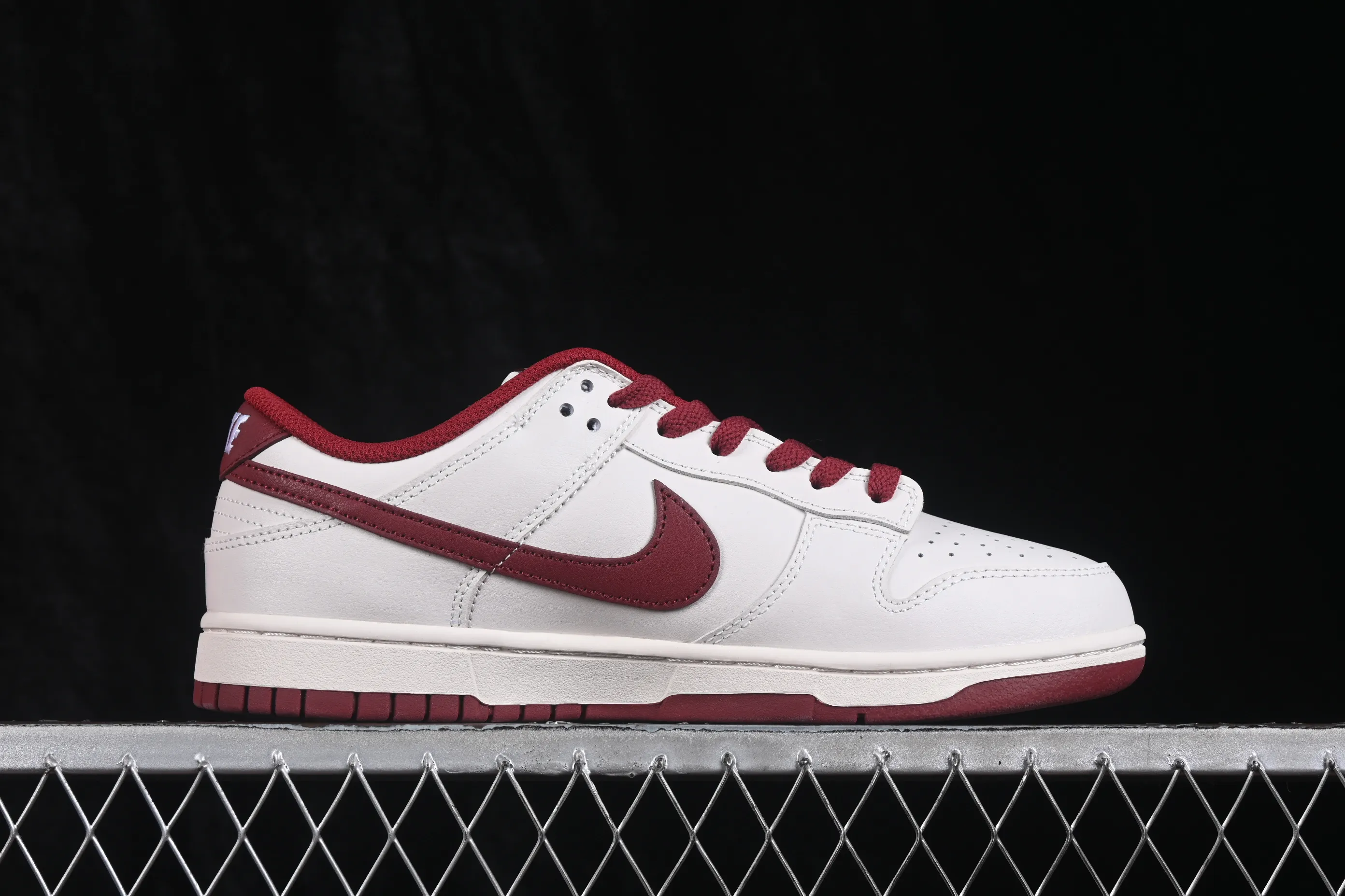 All categories Nk SB Dunk series Nk SB Dunk Low low-top sneakers Nike SB Dunk Low white red low-top casual sneakers HF5441-008